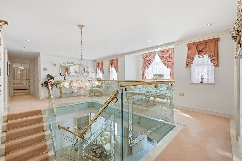 Additional image 28 of 5 bed detached house for saleWambrook Close, Hutton Mount, Brentwood CM13