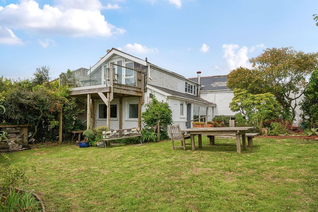 Property photo 1 of 18