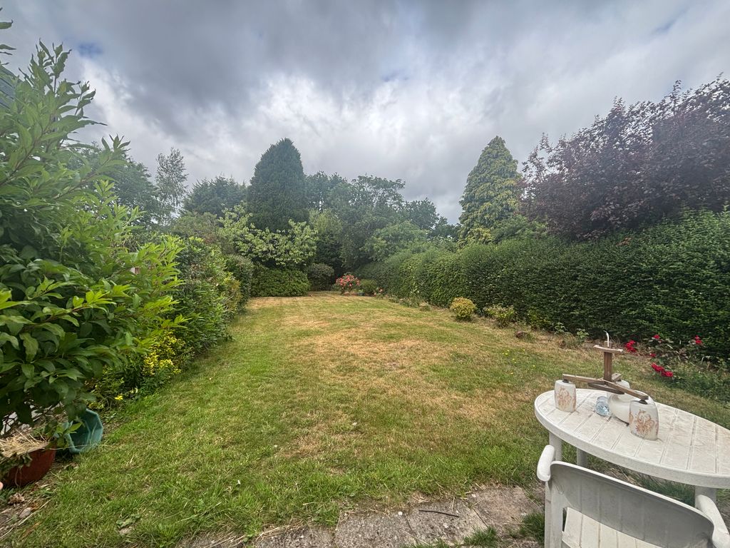 Property photo 2 of 12 Garden