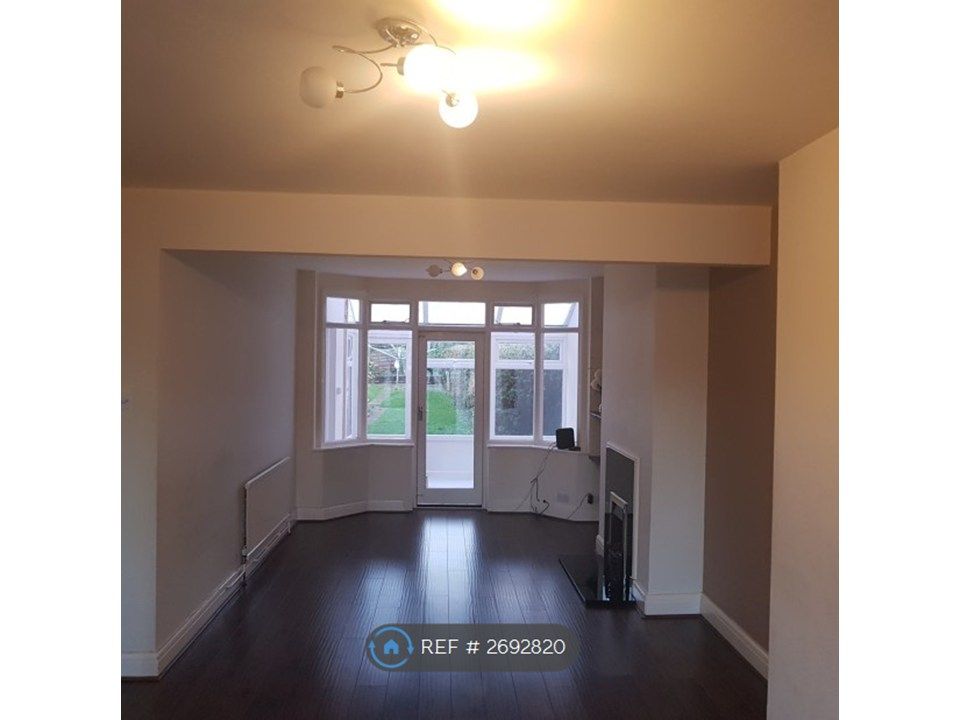 Property photo 3 of 13 Lounge