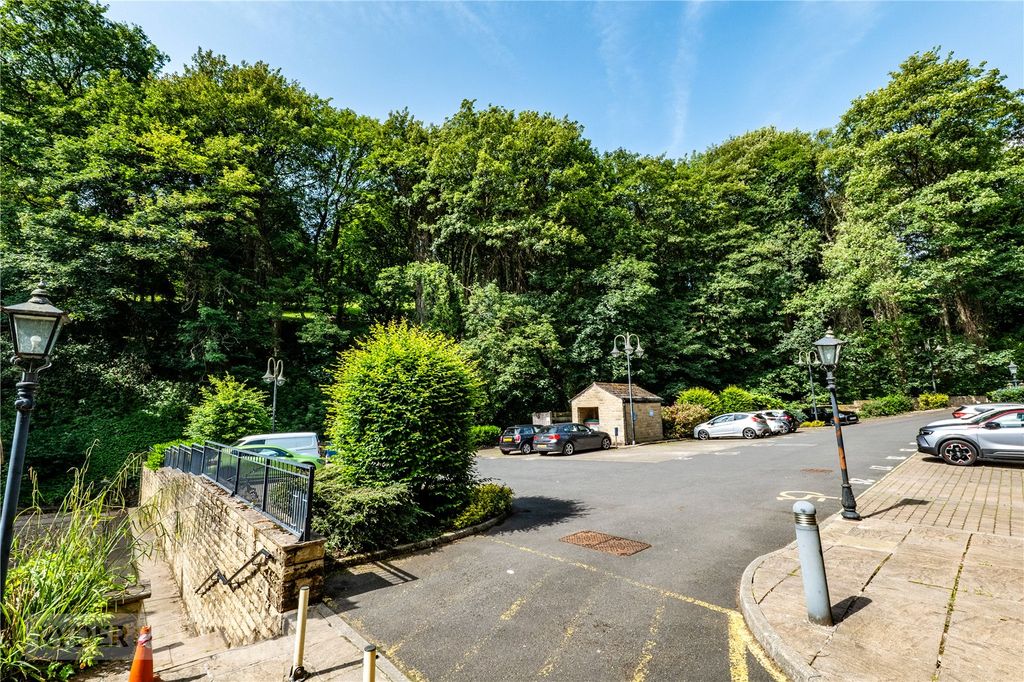 Property photo 2 of 14 Communal Area