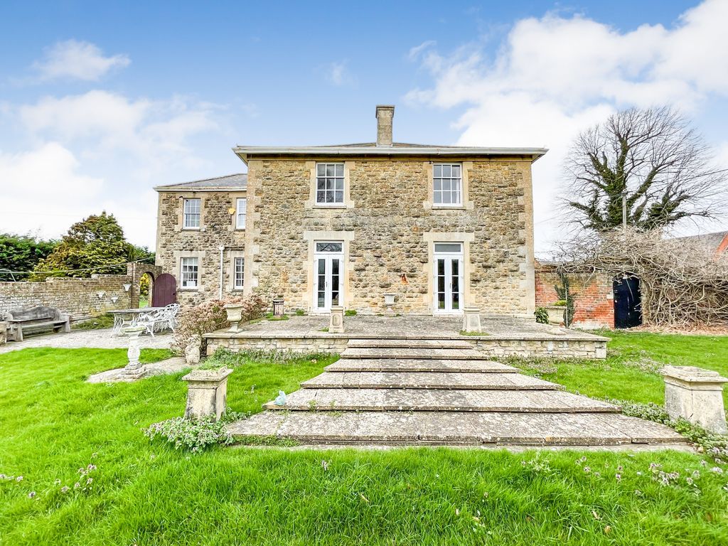 Property photo 2 of 19 6