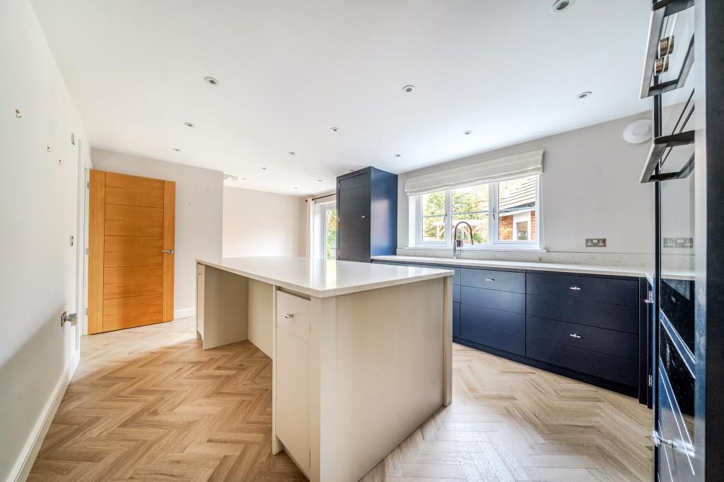 Property photo 2 of 25 Kitchen