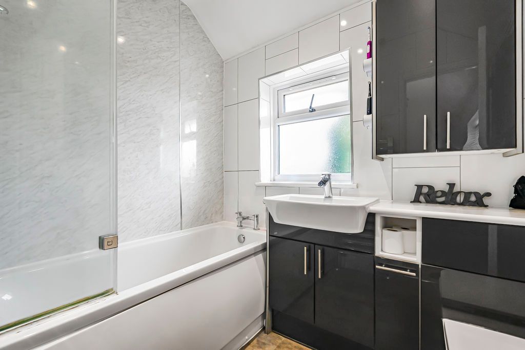 Property photo 3 of 26 Bathroom