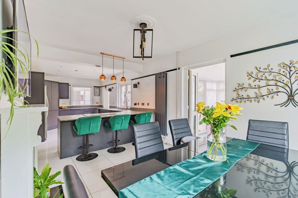 Property photo 3 of 17 Open Plan Kitchen