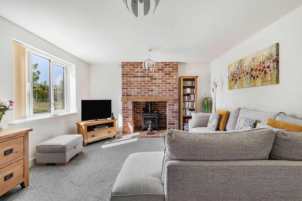 Property photo 2 of 23