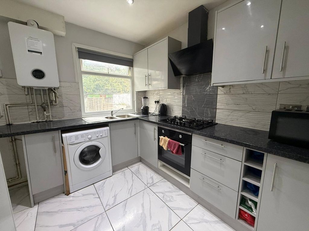 Property photo 3 of 16 Picture No. 13