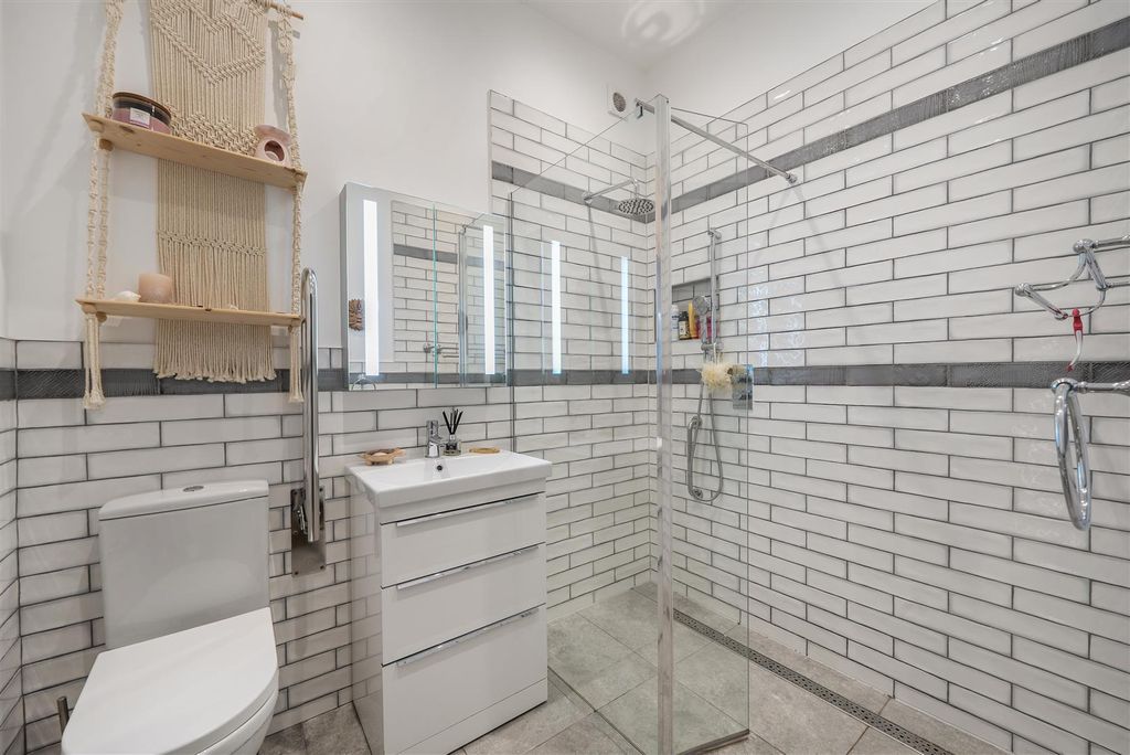 Property photo 3 of 25 1348497-9-68c2B317Aed15.Jpg