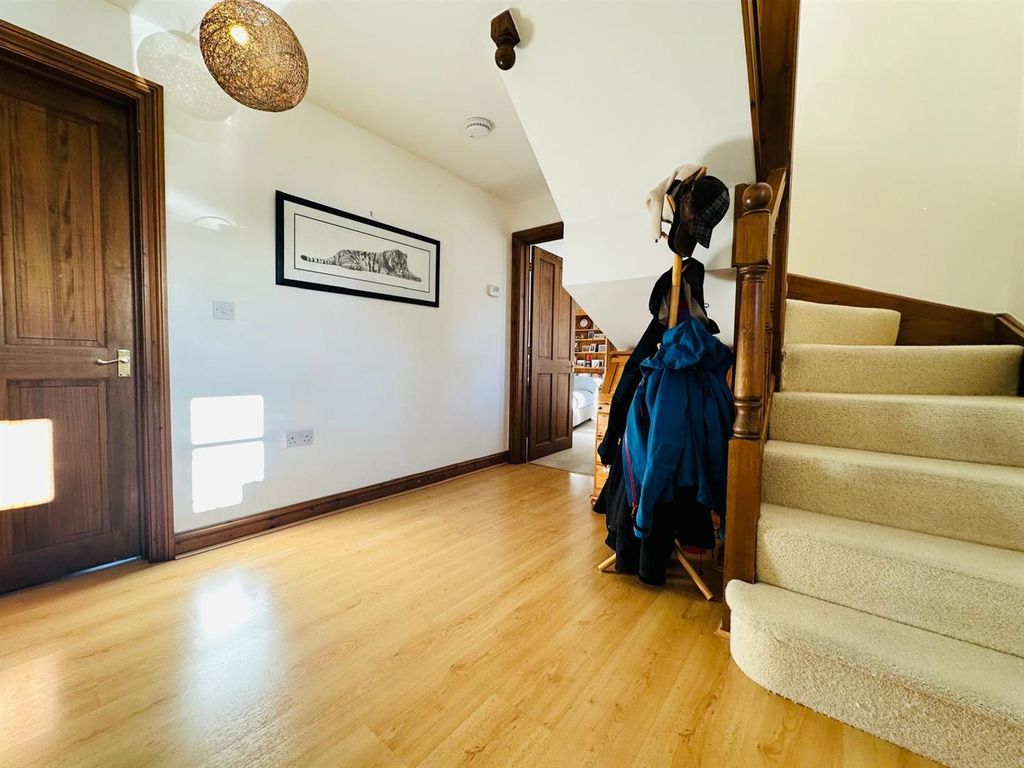 Property photo 3 of 36
