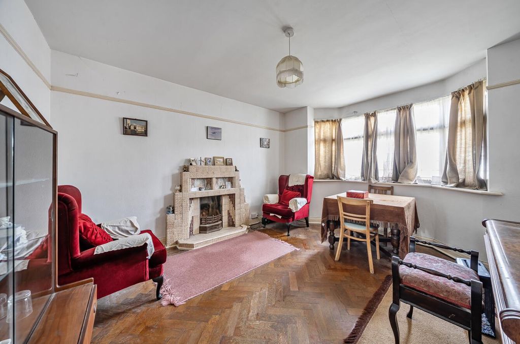 Property photo 2 of 14 Davidson Frost-Wellings, Dfw, Whitchurch Gardens,