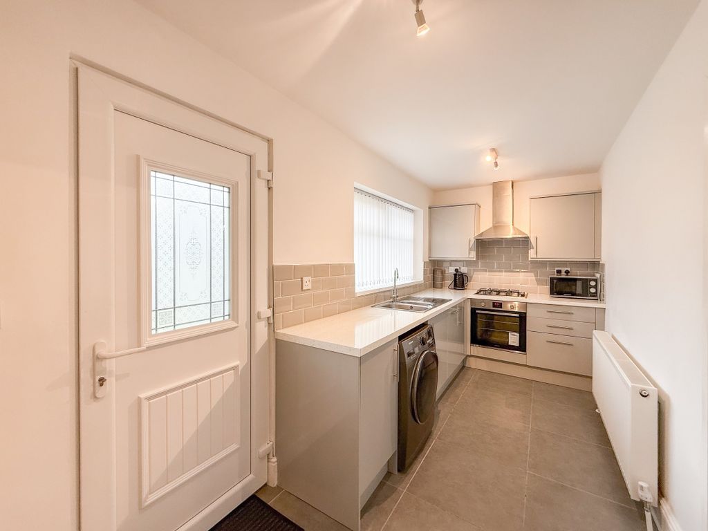 Property photo 3 of 14 Kitchen
