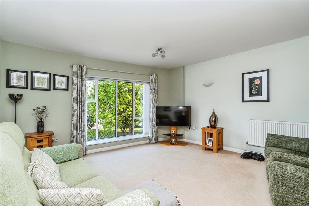 Property photo 3 of 16 Picture No. 02