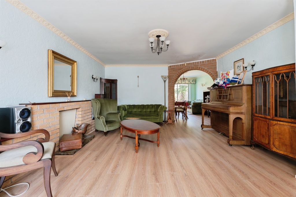 Property photo 2 of 20