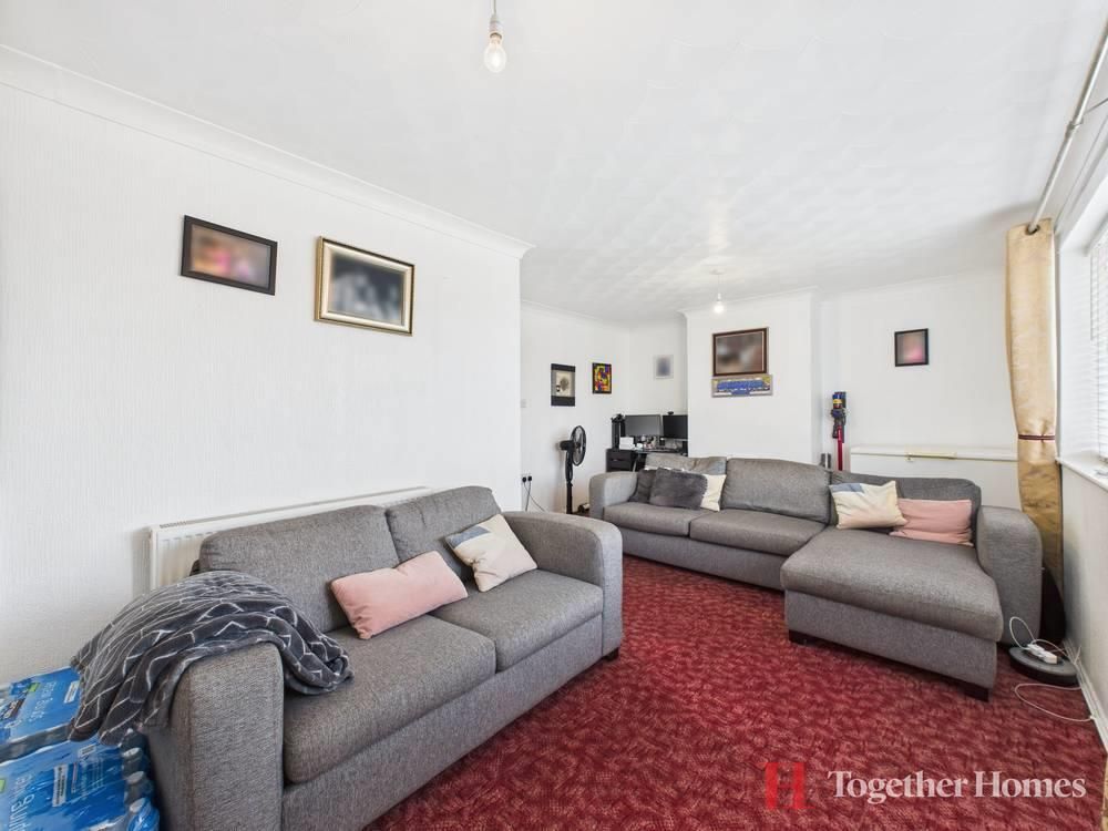 Property photo 2 of 11 Lounge