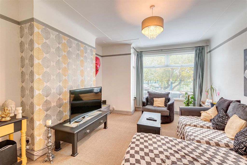 Property photo 3 of 25