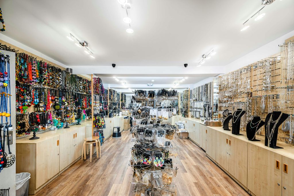 Property photo 3 of 14 Commercial Rd 106  Low Res 2.Jpg