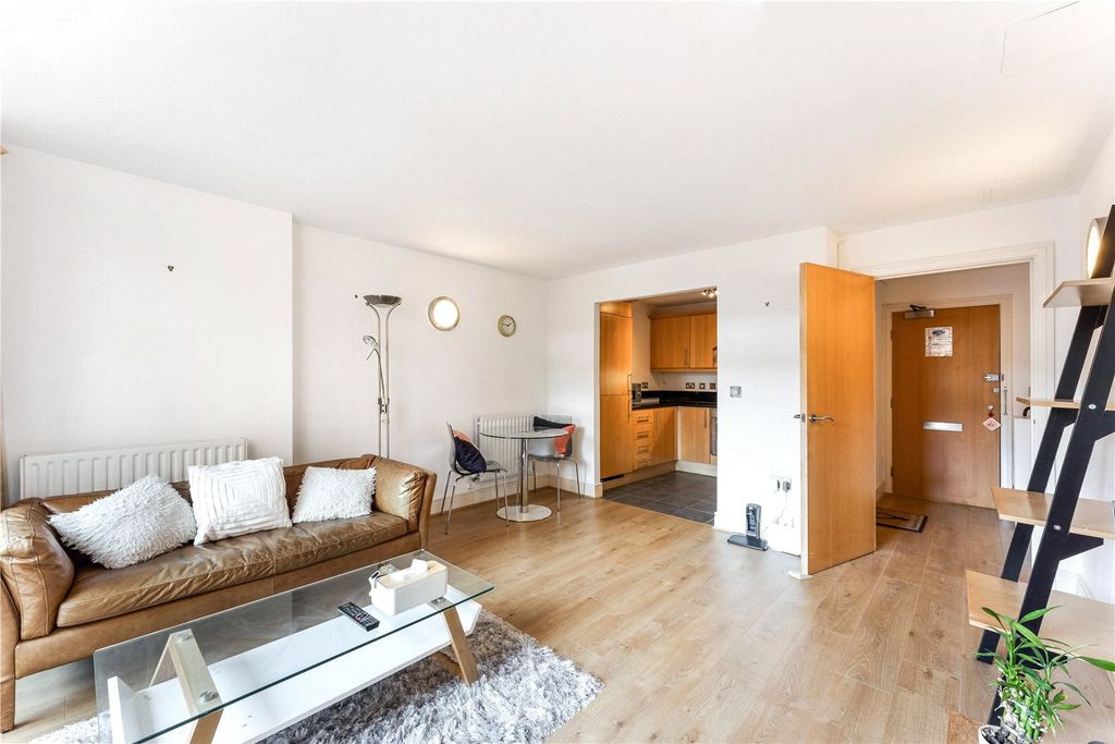 Property photo 3 of 11 Reception Room