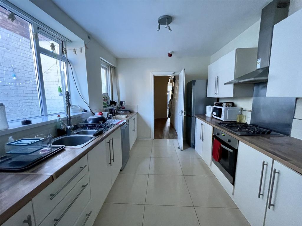 Property photo 1 of 31