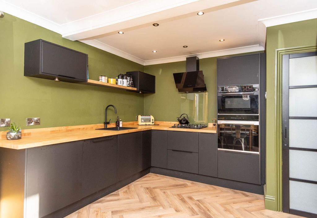 Property photo 3 of 23