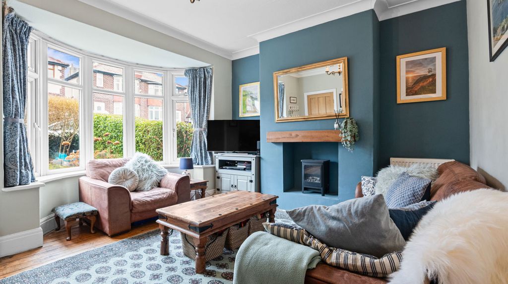 Property photo 2 of 32