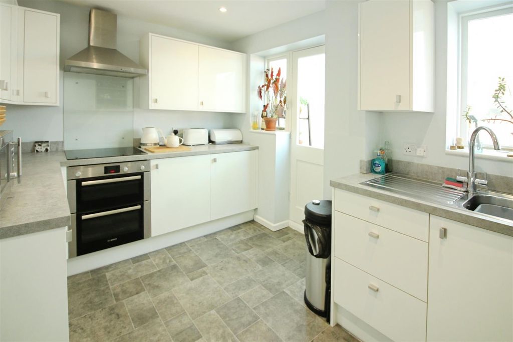 Property photo 2 of 14 Kitchen