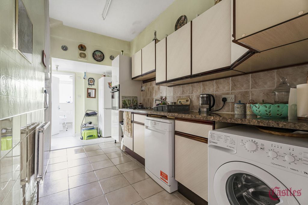 Property photo 3 of 21 Kitchen