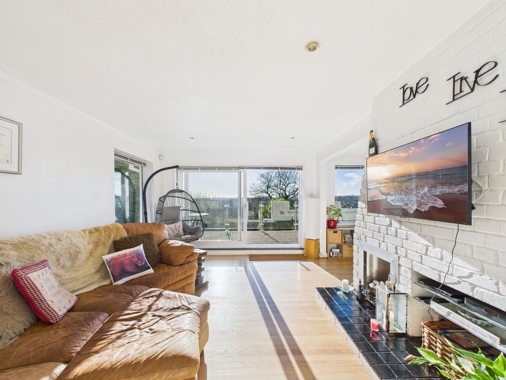 Property photo 2 of 28