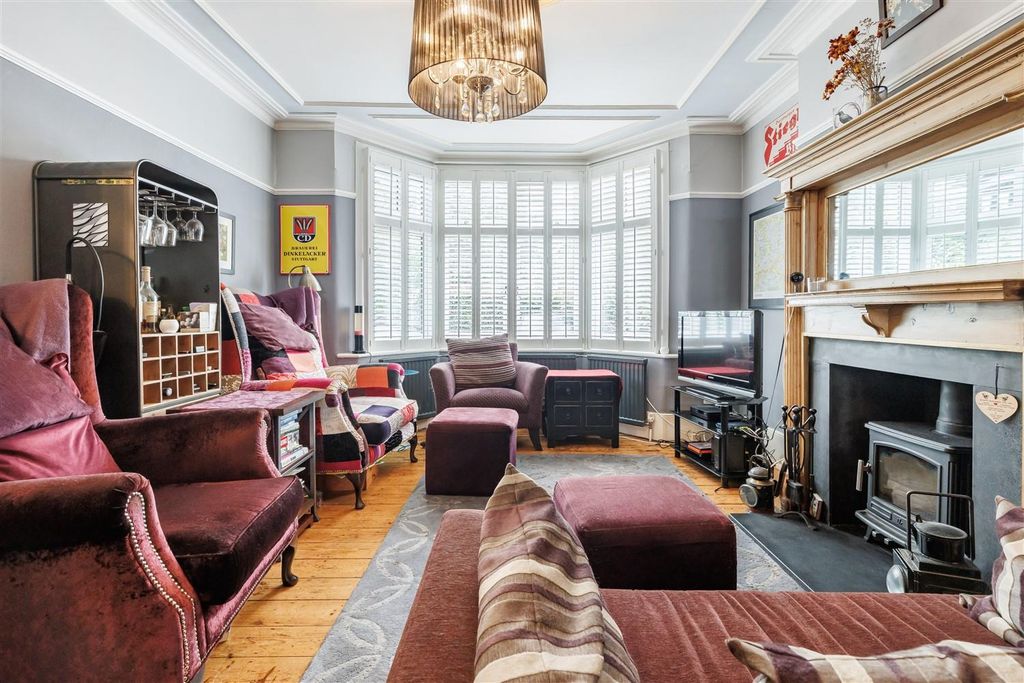 Property photo 2 of 30 Kendal Avenue 5
