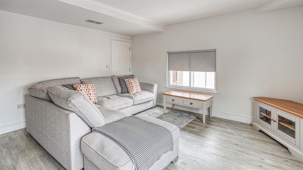 Property photo 3 of 10 316A2515_Hdr.Jpg