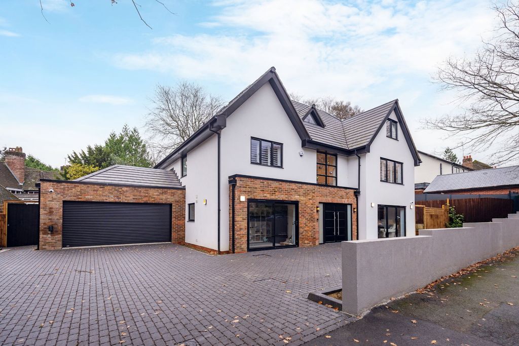 Property photo 1 of 34