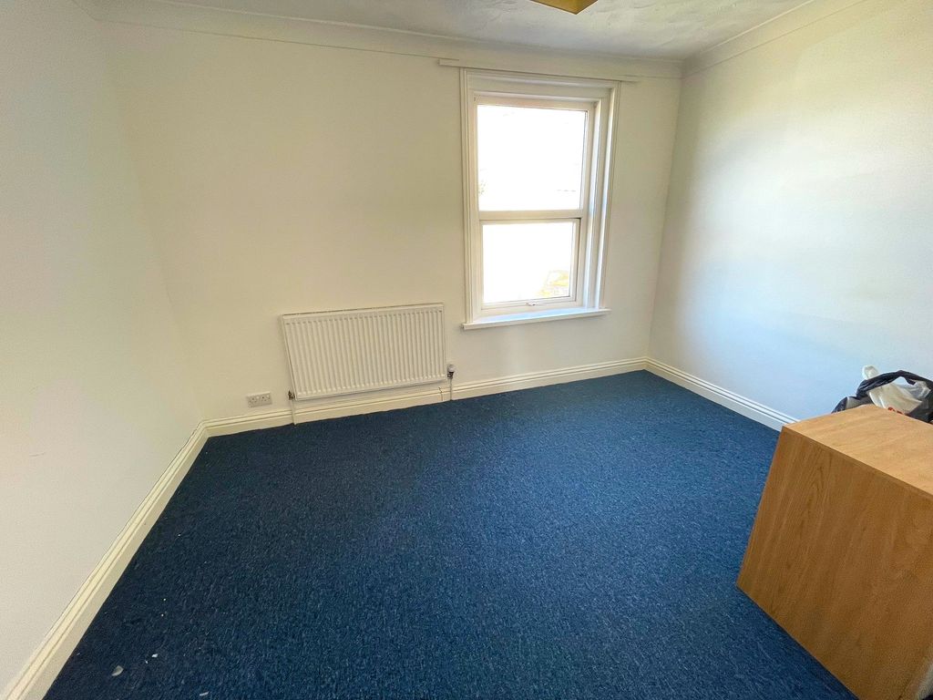 Additional image 4 of 2 bed flat to rentWarwick Street, Ryde PO33
