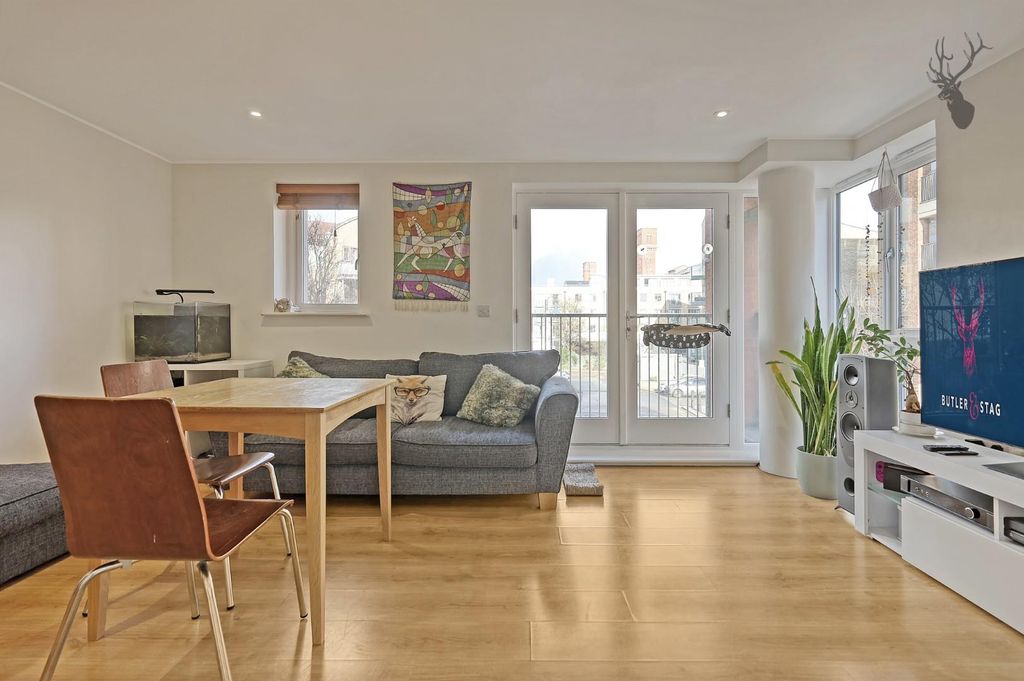 Property photo 3 of 18