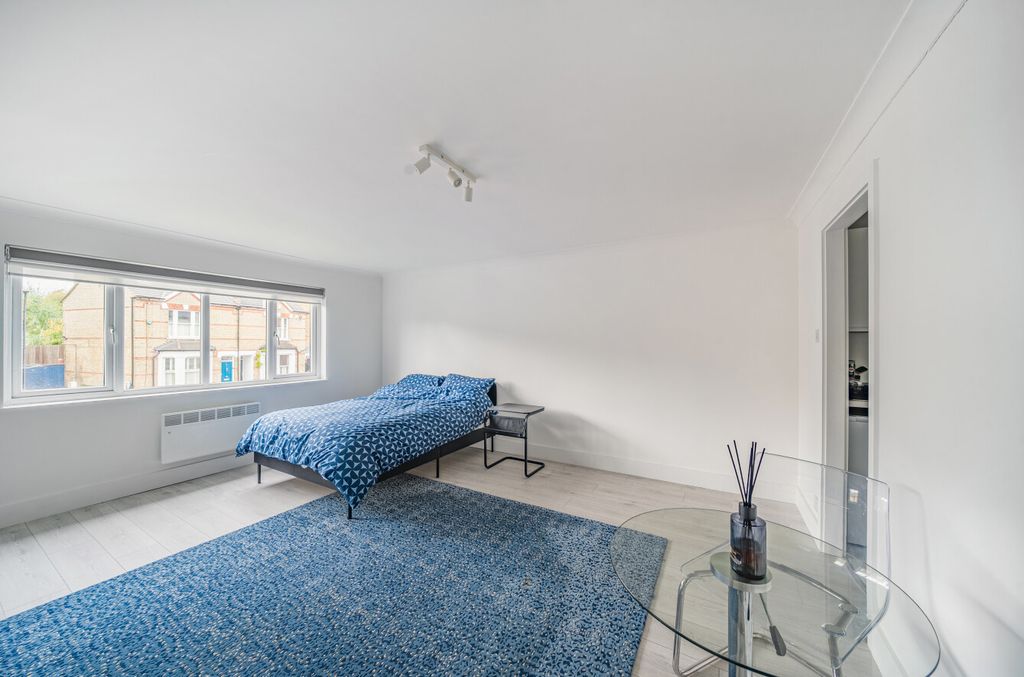 Property photo 3 of 20 1361100-8-68F2113...