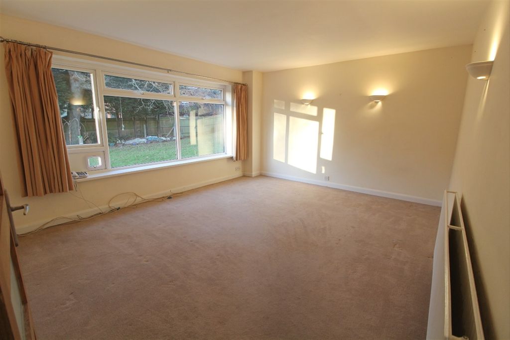 Property photo 2 of 7 Living Room