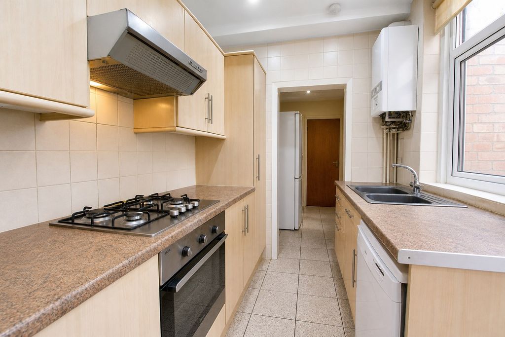 Property photo 2 of 10 Kitchen