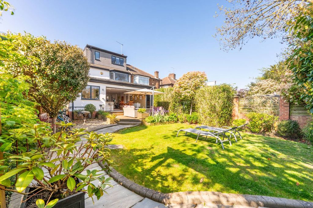 Property photo 2 of 23