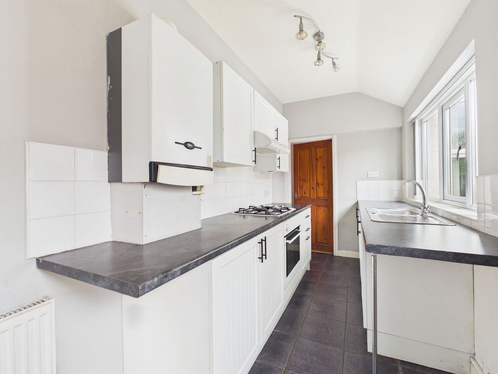 Property photo 3 of 17 Kitchen