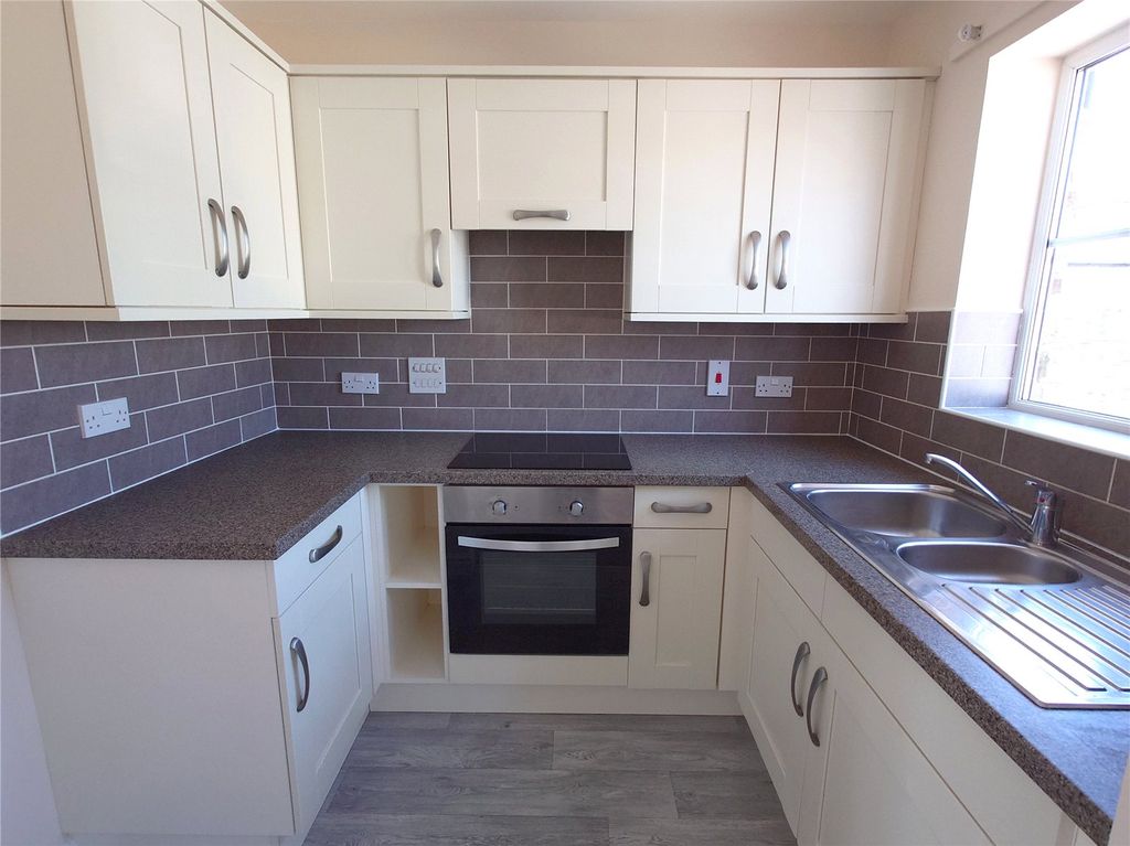 Property photo 3 of 14 Kitchen