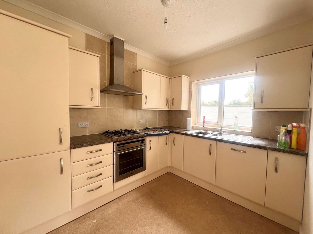 Property photo 2 of 17 Picture No. 11