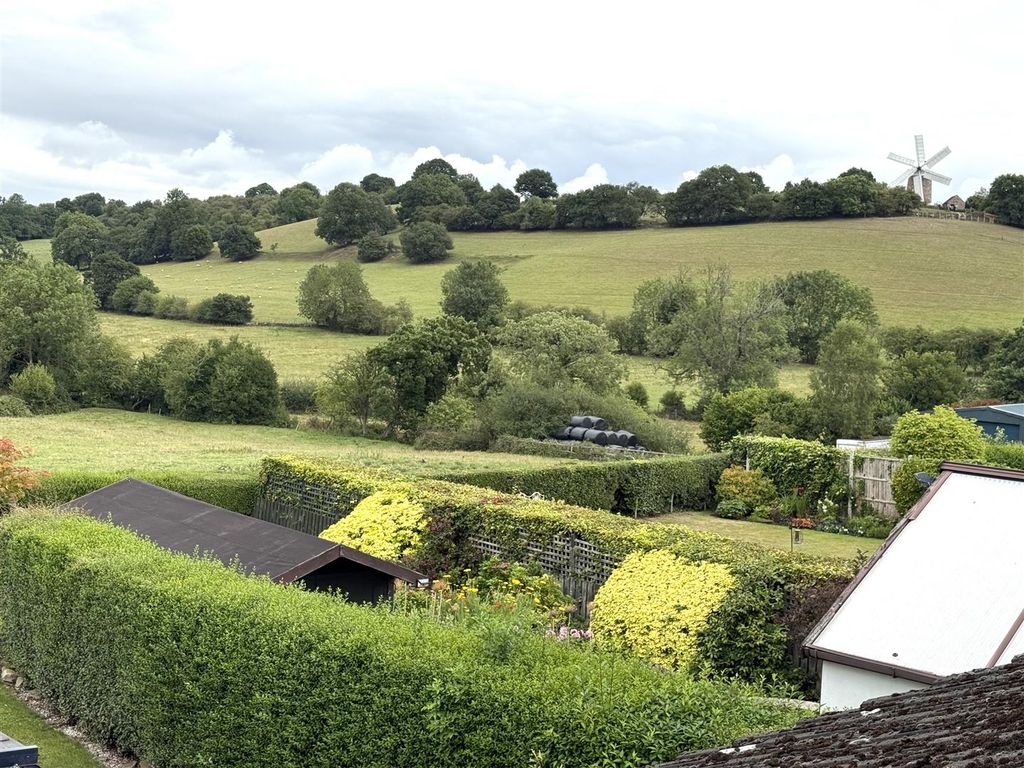 Property photo 2 of 13 Brook Street 4.Jpg