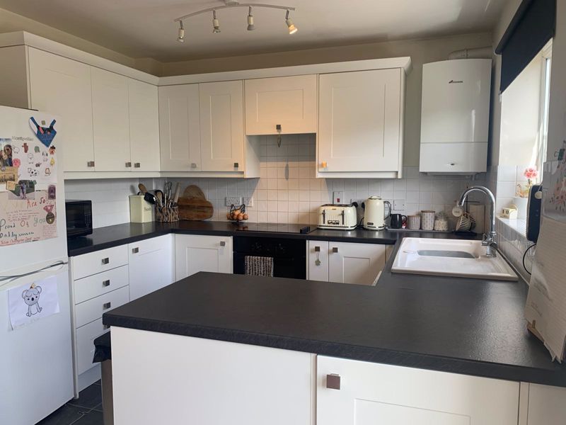 Property photo 3 of 5 Kitchen