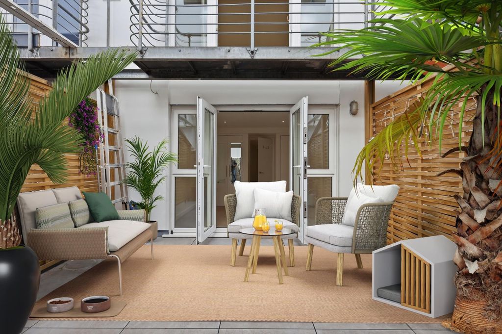 Property photo 3 of 15 Private Patio Garden