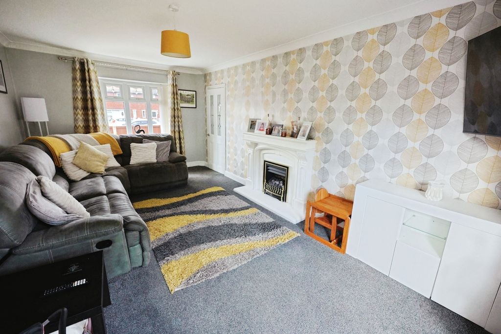 Property photo 3 of 12 Pbox-Img.Jpg