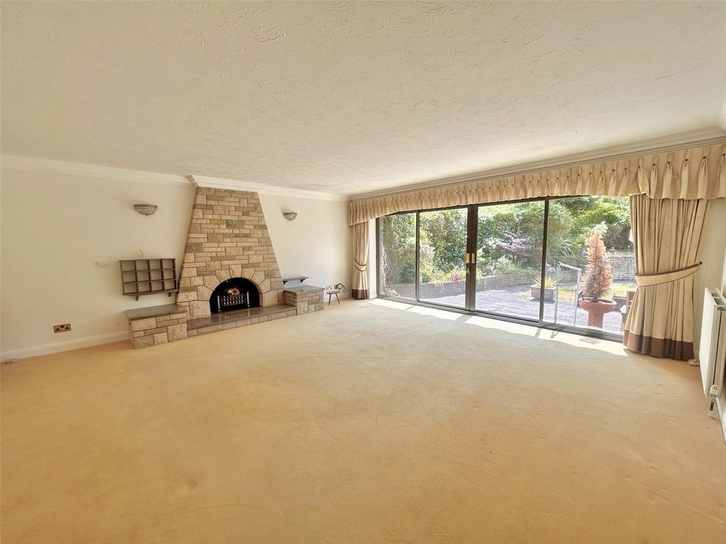 Property photo 2 of 28 Picture No. 32