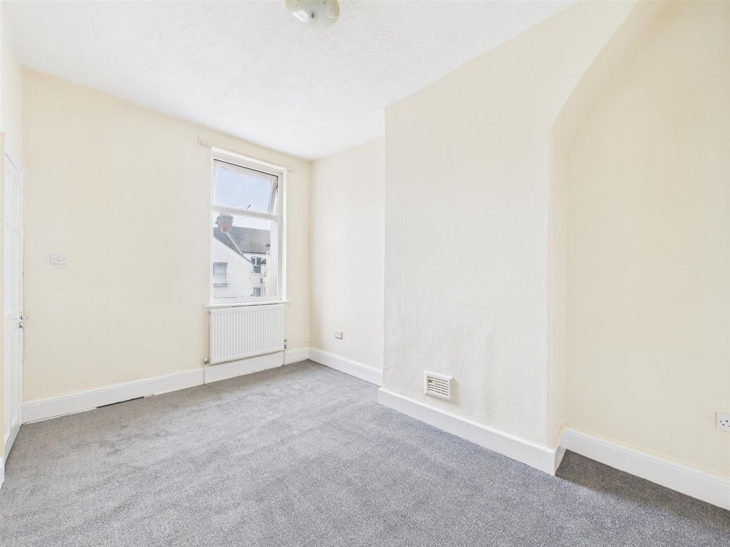 Property photo 3 of 32 Cam03844G0-Pr0321-Still027.Jpg