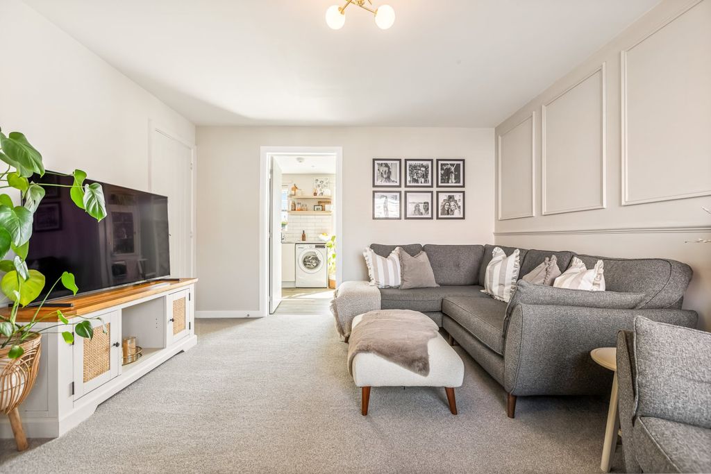 Property photo 2 of 23