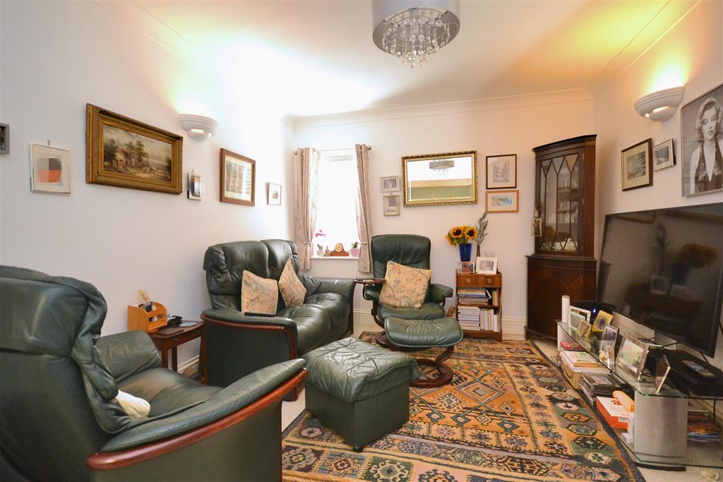 Property photo 2 of 8 0111 (2).Png