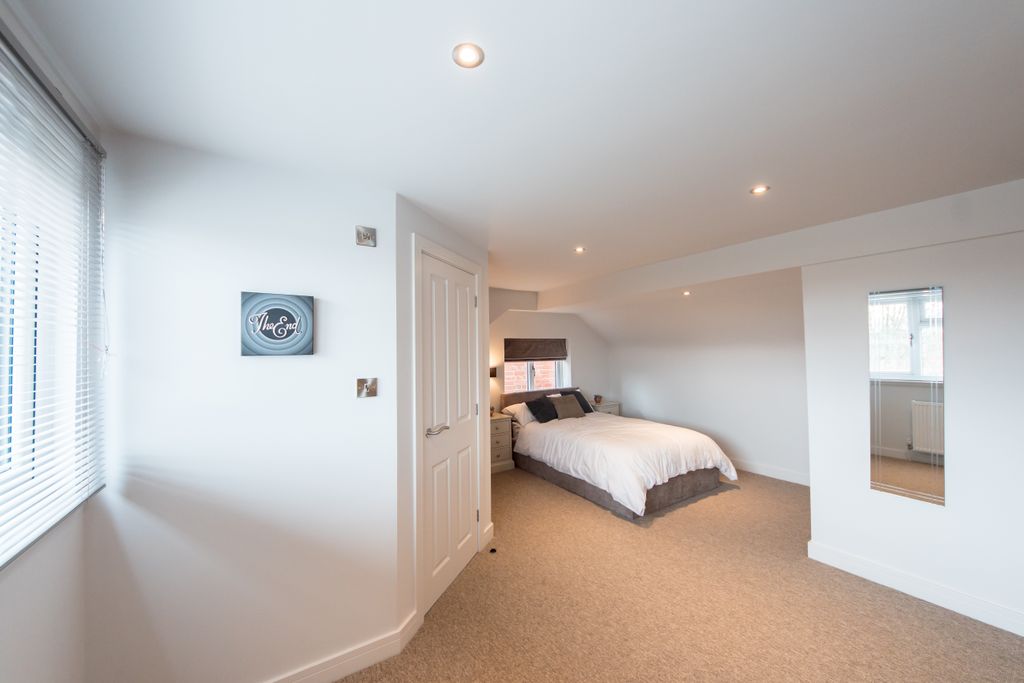 Property photo 3 of 34