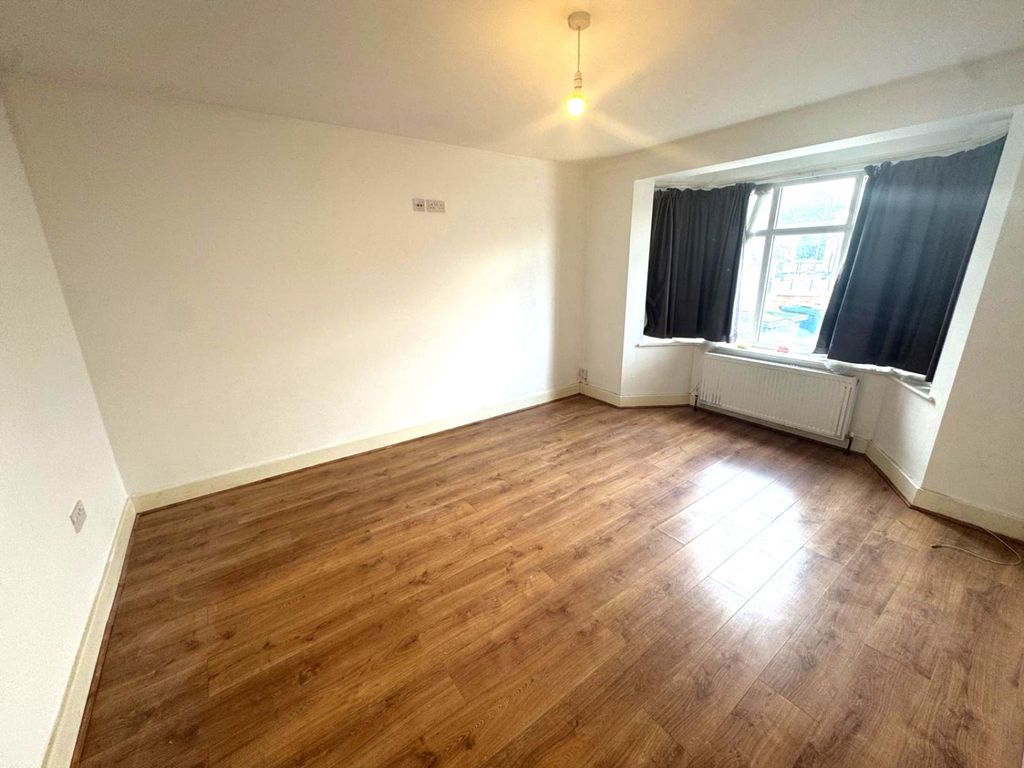 Property photo 1 of 5 Bedroom 1