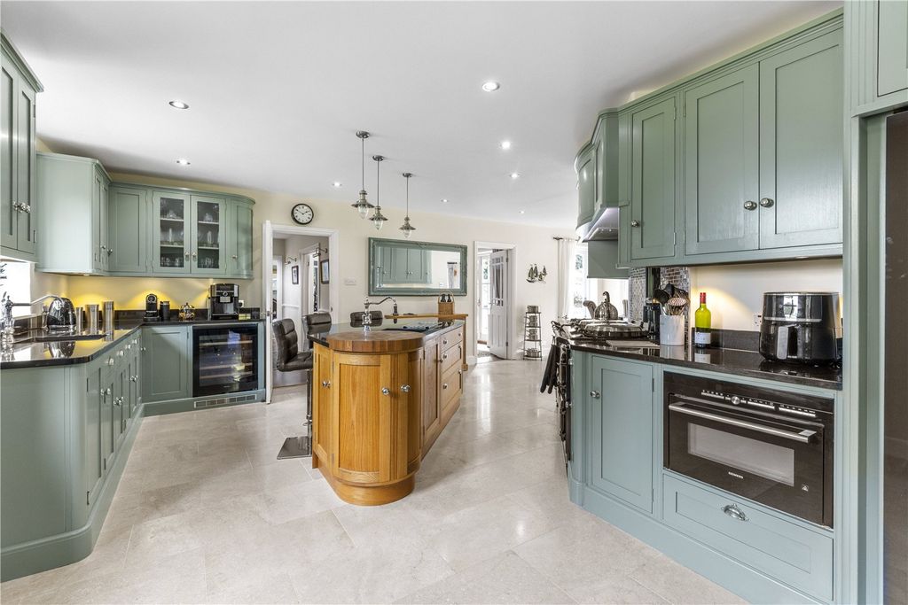 Property photo 3 of 15 Kitchen